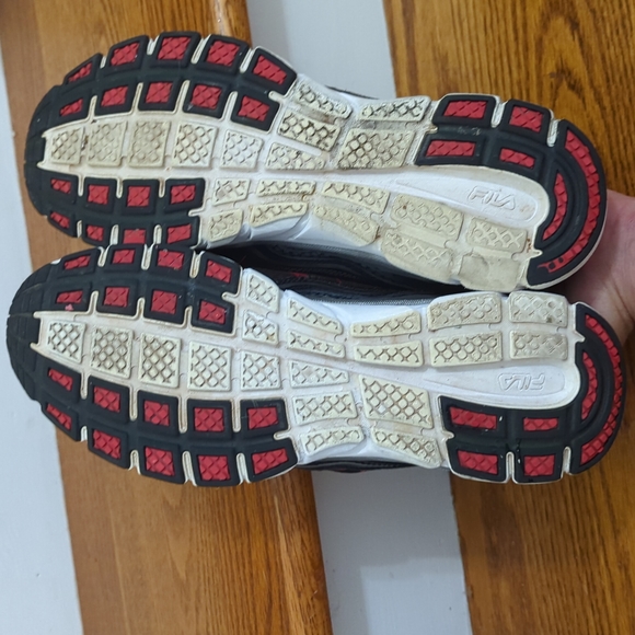 Fila men's running shoes size 11 black and red - Picture 8 of 8